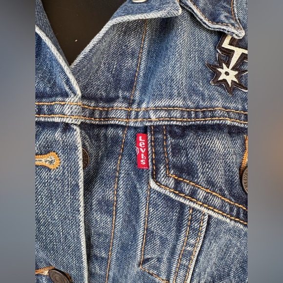 Levis NBA San Antonio Spurs
Womens Denim Trucker Jacket Jean
Size L large used - Picture 12 of 13